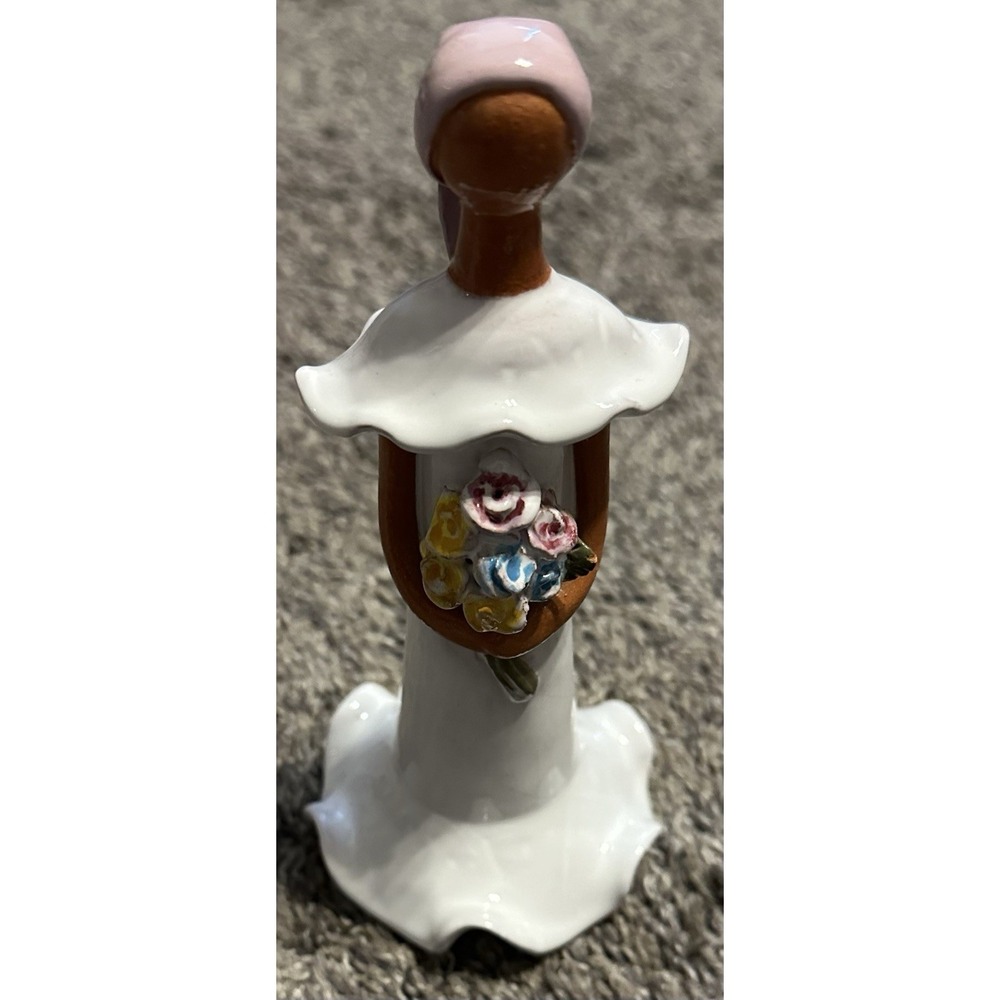 LIME BRANDED DOMINICAN REPUBLIC FACELESS WOMAN CLAY FIGURE & FLOWERS ~6.5" Tall
